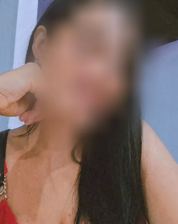 Lara, 36