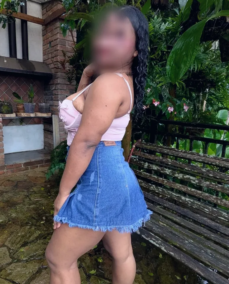 Lilly, 22
