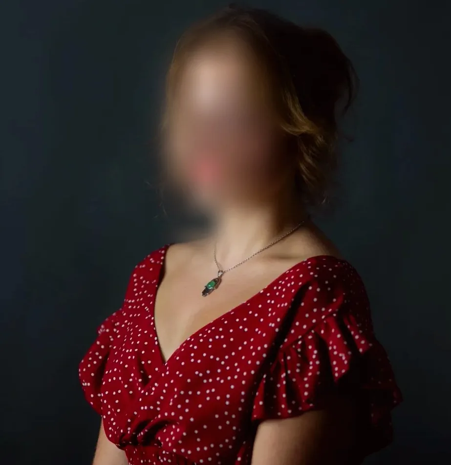 Paula, 25